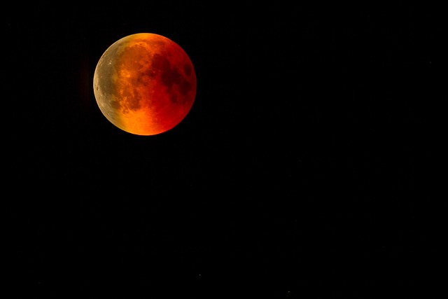 Perché la luna è rossa: il mistero che avvolge questo fenomeno
